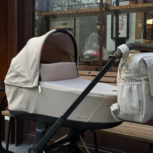 Beige Minimalist Stay Tuned Coming Soon Instagram Post (785 X 785 פיקסל)