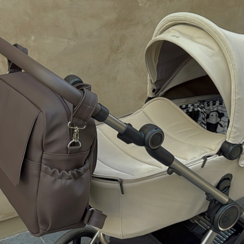 תיק עגלה חום כהה דמוי עור על עגלת אנקס