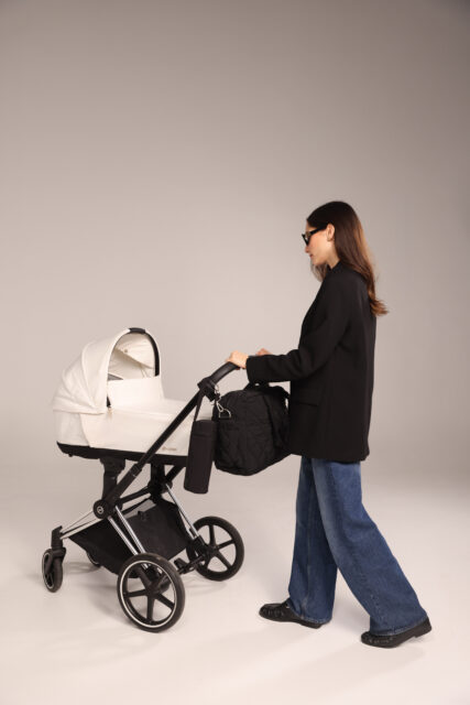 תיק עגלה סהרה שחור עם נרתיק בקבוק תואם