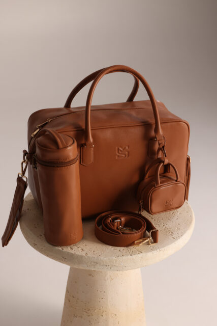 סט של תיק עגלה דגם לונה כאמל עם נרתיק בקבוקים תואם