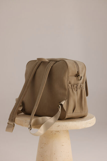 לורן חאקי גב