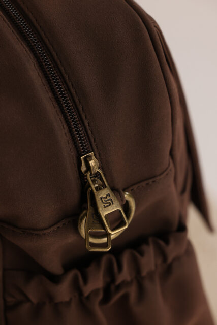 לורן חום כהה דטילס