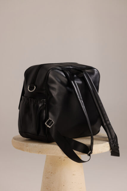 לורן שחור גב